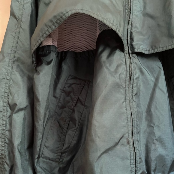 Vintage Eddie Bauer Vented Windbreaker. Green. Packable Hood. Size large - Picture 4 of 11